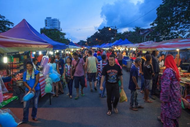 https://mdw-travel-data-us-east-1.s3.amazonaws.com/img/country/Malaysia/Kuah-Night-Market/img_00.jpg