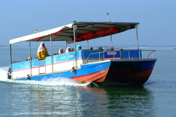 https://mdw-travel-data-us-east-1.s3.amazonaws.com/img/country/Malaysia/Kuantan-River-Cruise/img_00.jpg