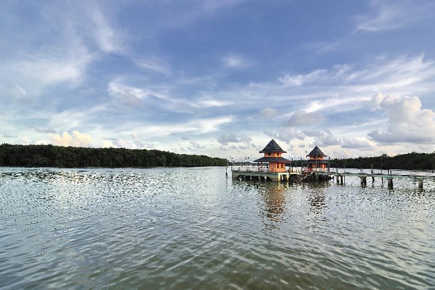 https://mdw-travel-data-us-east-1.s3.amazonaws.com/img/country/Malaysia/Kuantan-River-Cruise/img_01.jpg