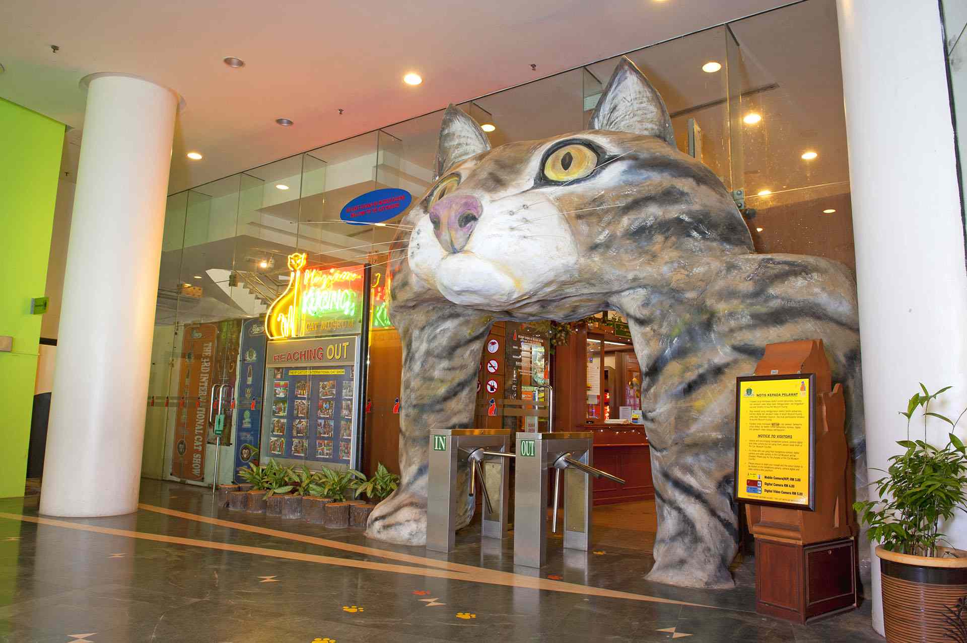 https://mdw-travel-data-us-east-1.s3.amazonaws.com/img/country/Malaysia/Kuching-Cat-Museum/img_04.jpg