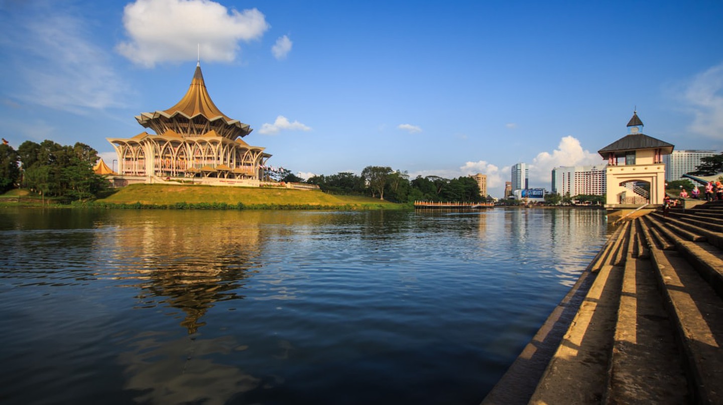 https://mdw-travel-data-us-east-1.s3.amazonaws.com/img/country/Malaysia/Kuching-Waterfront/img_00.jpg