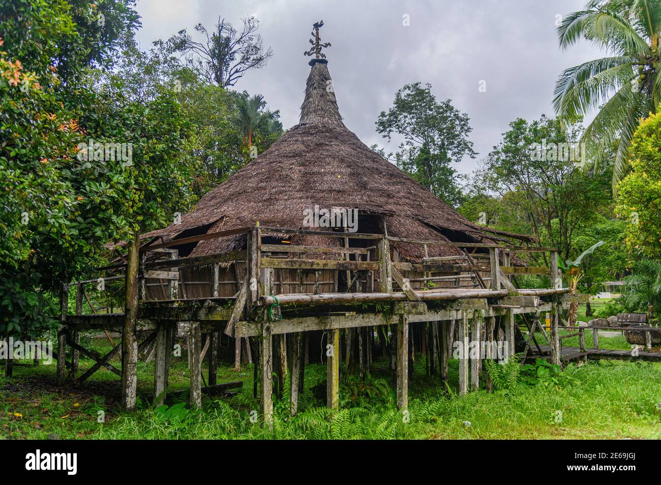 https://mdw-travel-data-us-east-1.s3.amazonaws.com/img/country/Malaysia/Lan-E-Tuyang-Traditional-Bidayuh-Longhouse-Homestay/img_03.jpg