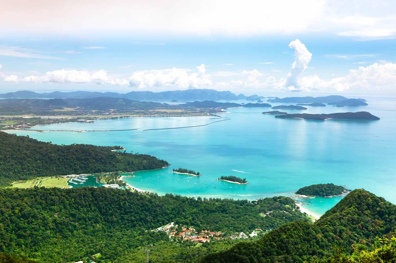 https://mdw-travel-data-us-east-1.s3.amazonaws.com/img/country/Malaysia/Langkawi-Cable-Car/img_02.jpg