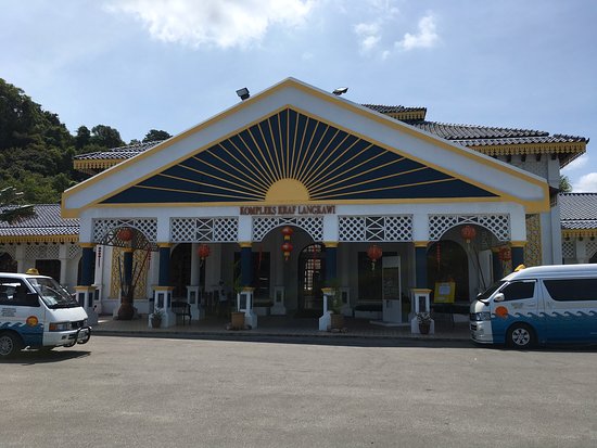 https://mdw-travel-data-us-east-1.s3.amazonaws.com/img/country/Malaysia/Langkawi-Craft-Complex/img_01.jpg
