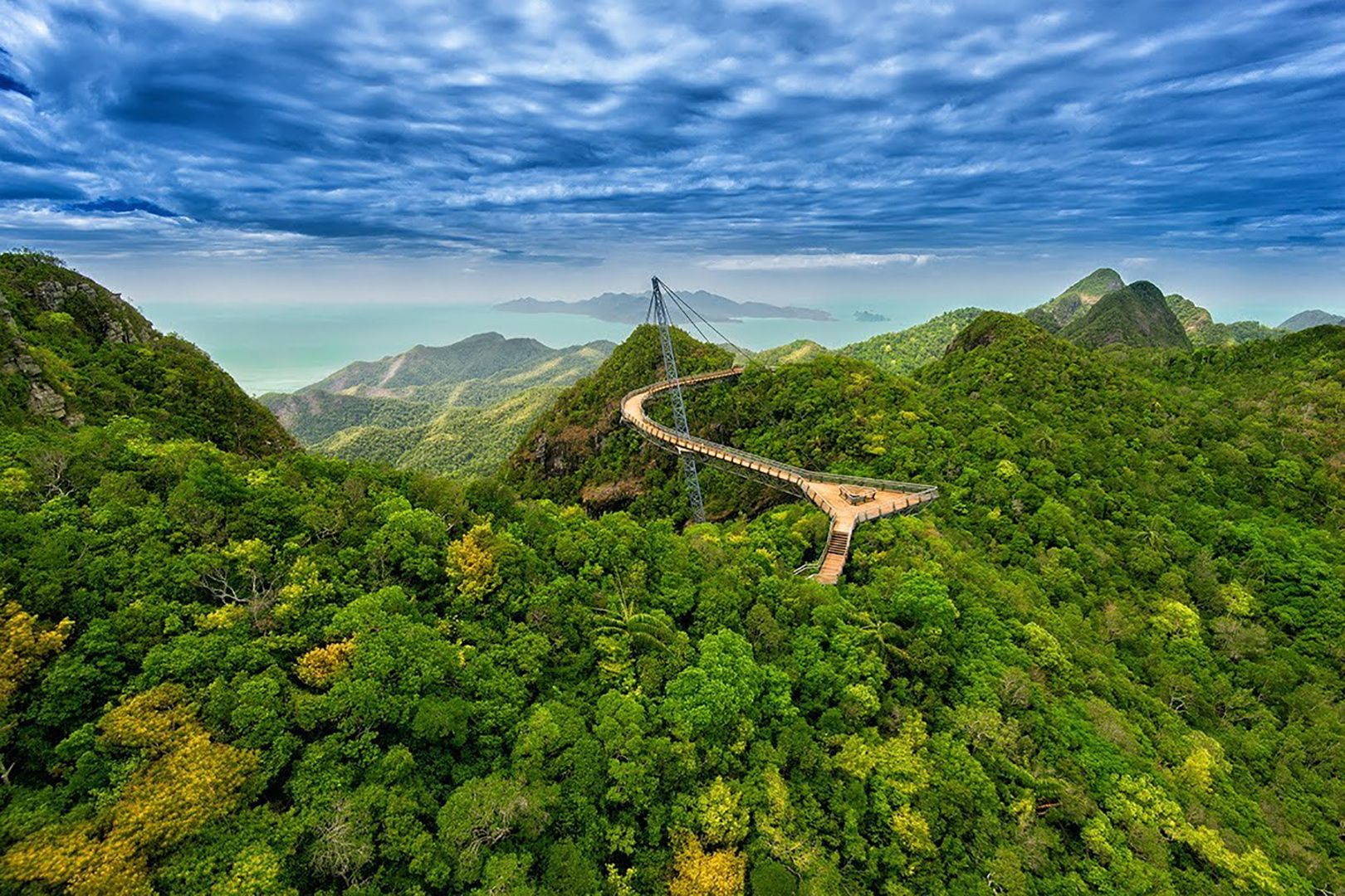 https://mdw-travel-data-us-east-1.s3.amazonaws.com/img/country/Malaysia/Langkawi-Sky-Bridge/img_00.jpg
