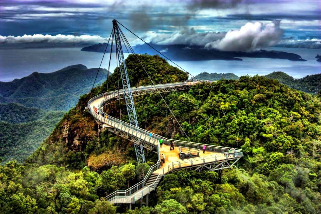 https://mdw-travel-data-us-east-1.s3.amazonaws.com/img/country/Malaysia/Langkawi-Sky-Bridge/img_02.jpg