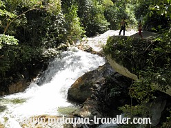 https://mdw-travel-data-us-east-1.s3.amazonaws.com/img/country/Malaysia/Lata-Jarum-Waterfall/img_01.jpg