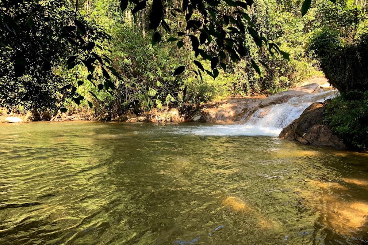 https://mdw-travel-data-us-east-1.s3.amazonaws.com/img/country/Malaysia/Lata-Jarum-Waterfall/img_03.jpg