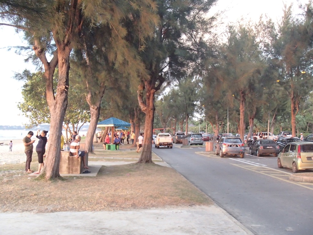 https://mdw-travel-data-us-east-1.s3.amazonaws.com/img/country/Malaysia/Luak-Bay-Esplanade/img_00.jpg