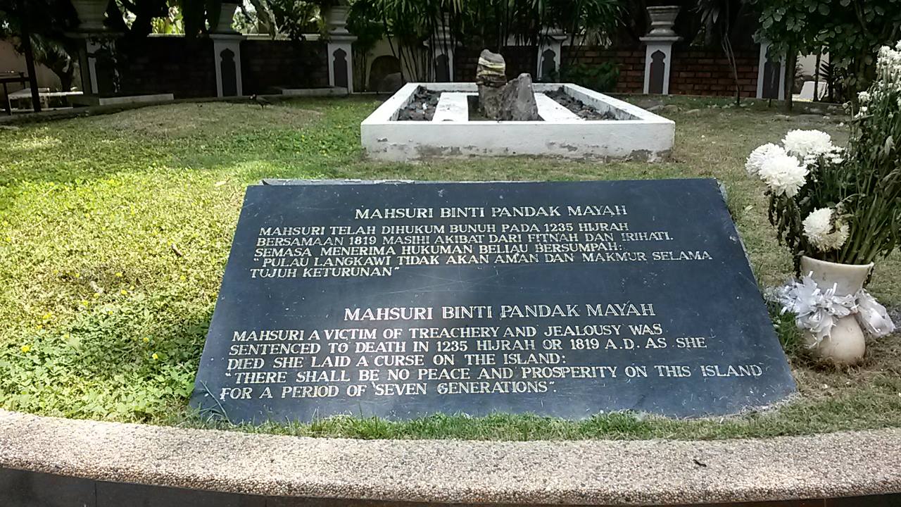 https://mdw-travel-data-us-east-1.s3.amazonaws.com/img/country/Malaysia/Makam-Mahsuri/img_02.jpg