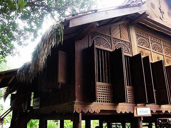 https://mdw-travel-data-us-east-1.s3.amazonaws.com/img/country/Malaysia/Makam-Mahsuri/img_03.jpg