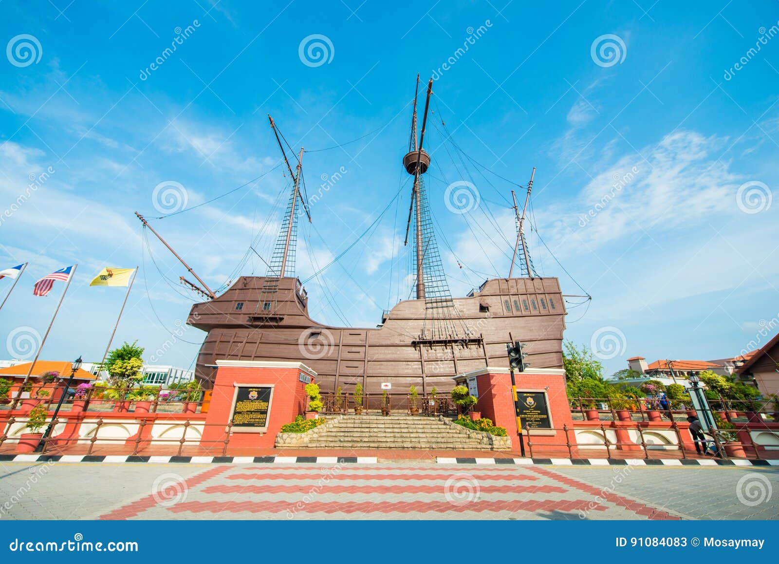 https://mdw-travel-data-us-east-1.s3.amazonaws.com/img/country/Malaysia/Maritime-Museum/img_02.jpg