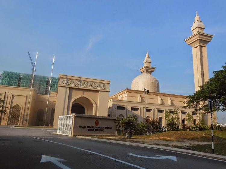 https://mdw-travel-data-us-east-1.s3.amazonaws.com/img/country/Malaysia/Masjid-Tengku-Mahkota-Abdullah/img_01.jpg