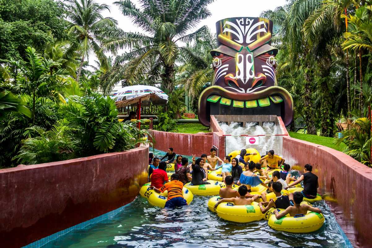 https://mdw-travel-data-us-east-1.s3.amazonaws.com/img/country/Malaysia/Melaka-Wonderland-Water-Theme-Park/img_01.jpg