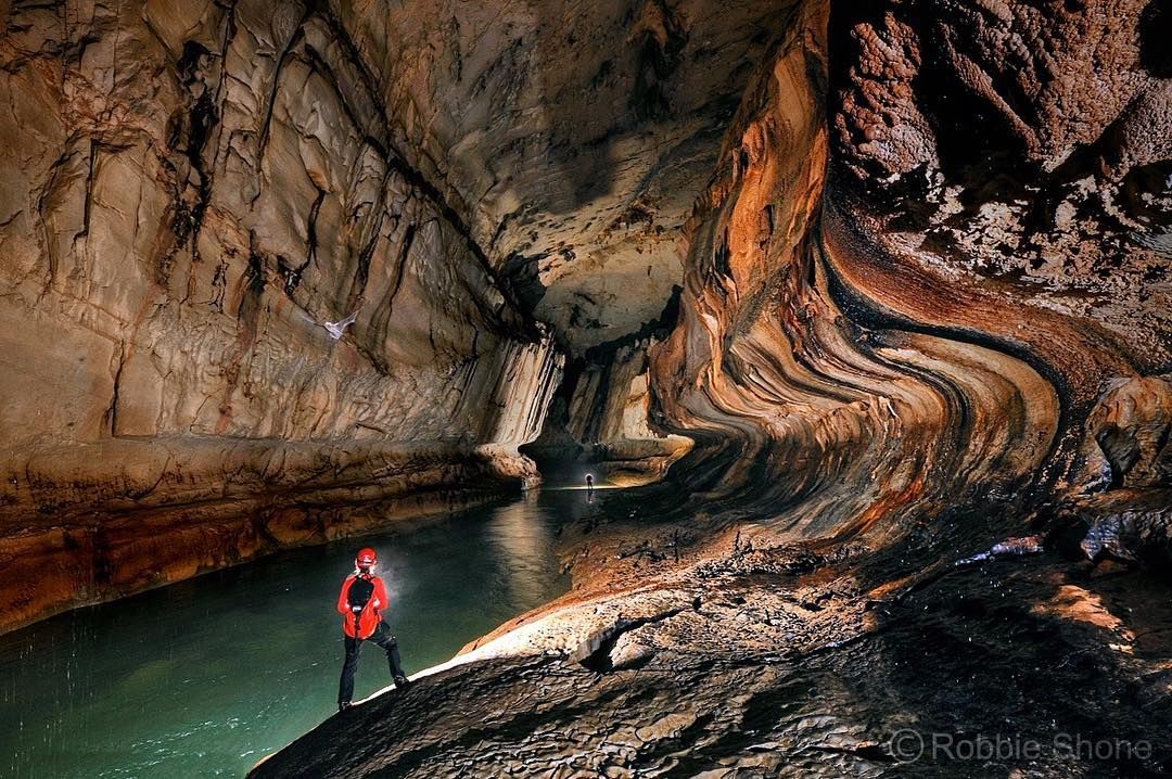 https://mdw-travel-data-us-east-1.s3.amazonaws.com/img/country/Malaysia/Mulu-Caves-National-Park/img_02.jpg
