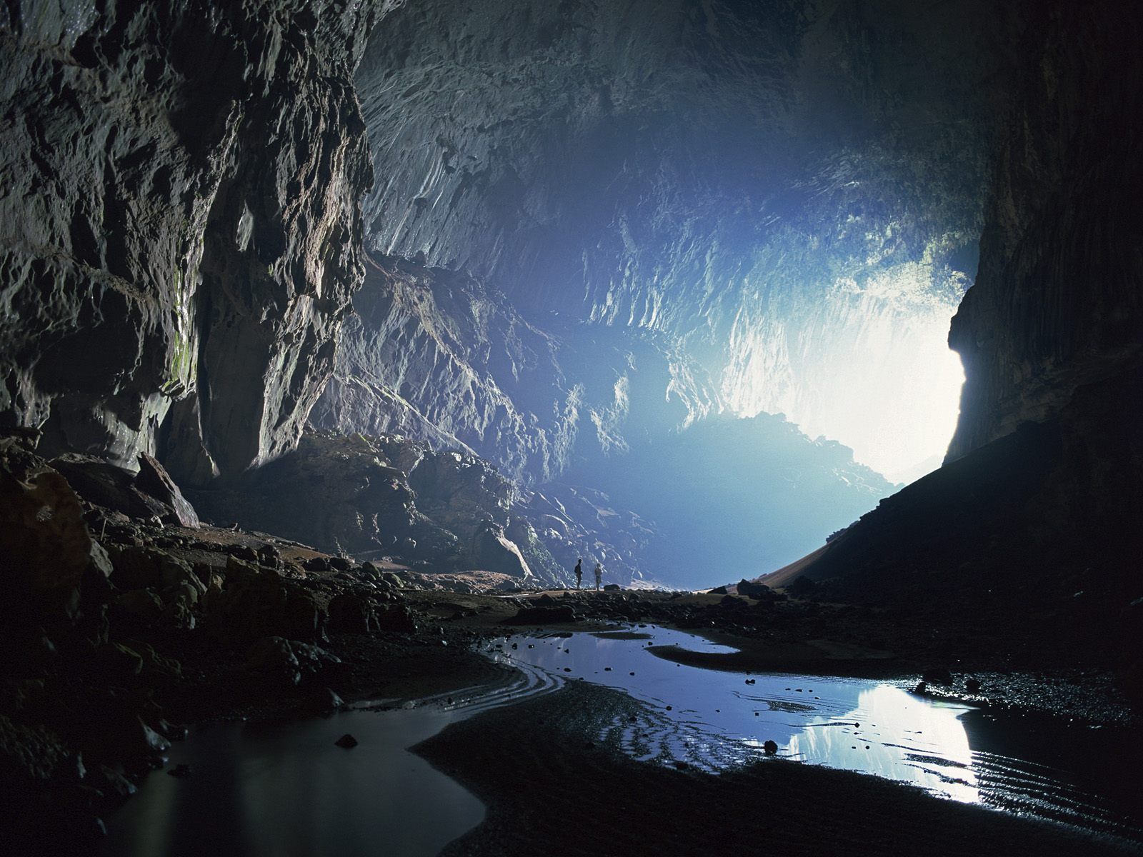 https://mdw-travel-data-us-east-1.s3.amazonaws.com/img/country/Malaysia/Mulu-Caves/img_02.jpg