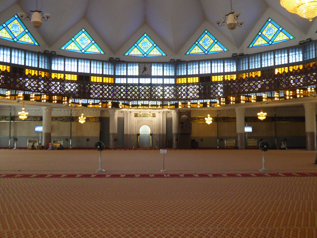 https://mdw-travel-data-us-east-1.s3.amazonaws.com/img/country/Malaysia/National-Mosque-of-Malaysia/img_02.jpg