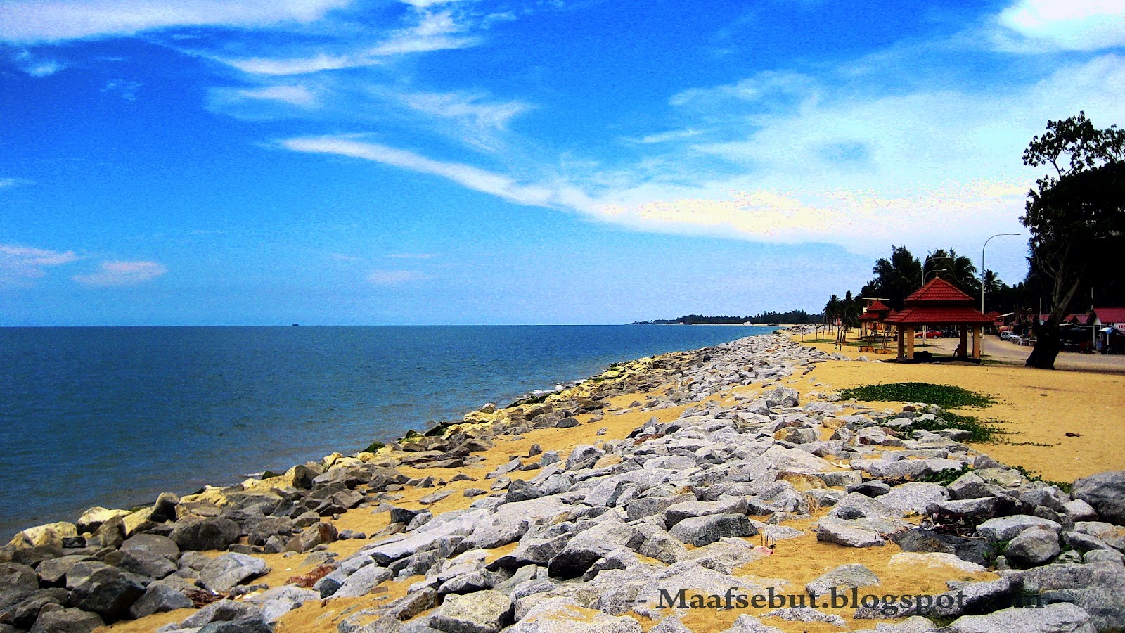 https://mdw-travel-data-us-east-1.s3.amazonaws.com/img/country/Malaysia/Pantai-Cahaya-Bulan-Moonlight-Beach/img_00.jpg
