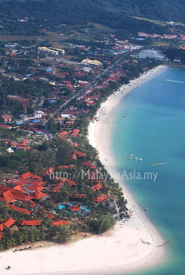 https://mdw-travel-data-us-east-1.s3.amazonaws.com/img/country/Malaysia/Pantai-Cenang/img_02.jpg
