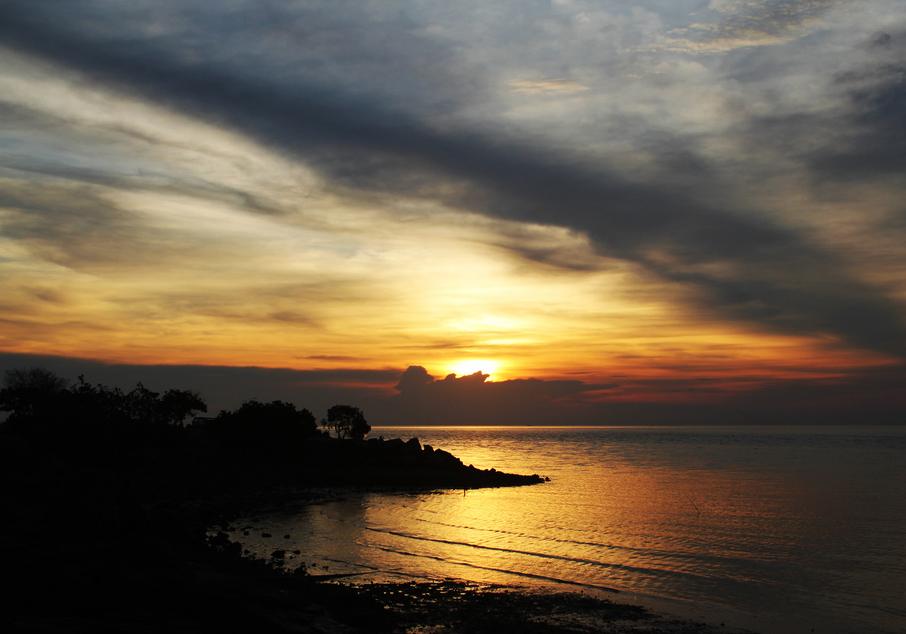 https://mdw-travel-data-us-east-1.s3.amazonaws.com/img/country/Malaysia/Pantai-Minyak-Beku/img_02.jpg