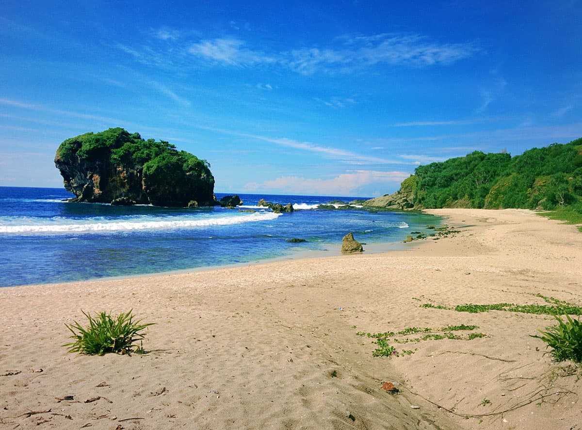 https://mdw-travel-data-us-east-1.s3.amazonaws.com/img/country/Malaysia/Pantai-Sepat/img_01.jpg
