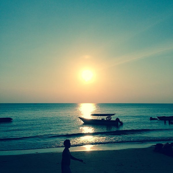 https://mdw-travel-data-us-east-1.s3.amazonaws.com/img/country/Malaysia/Pantai-Teluk-Kemang/img_02.jpg