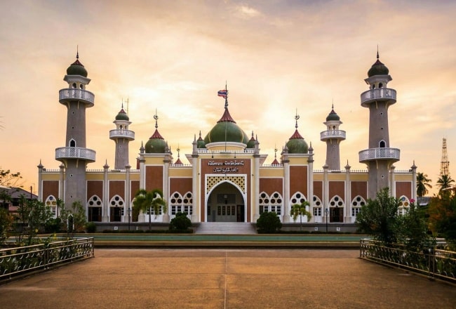 https://mdw-travel-data-us-east-1.s3.amazonaws.com/img/country/Malaysia/Pattani-Gates/img_02.jpg