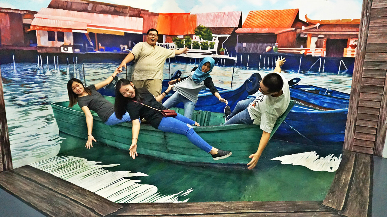 https://mdw-travel-data-us-east-1.s3.amazonaws.com/img/country/Malaysia/Penang-3D-Trick-Art-Museum/img_02.jpg