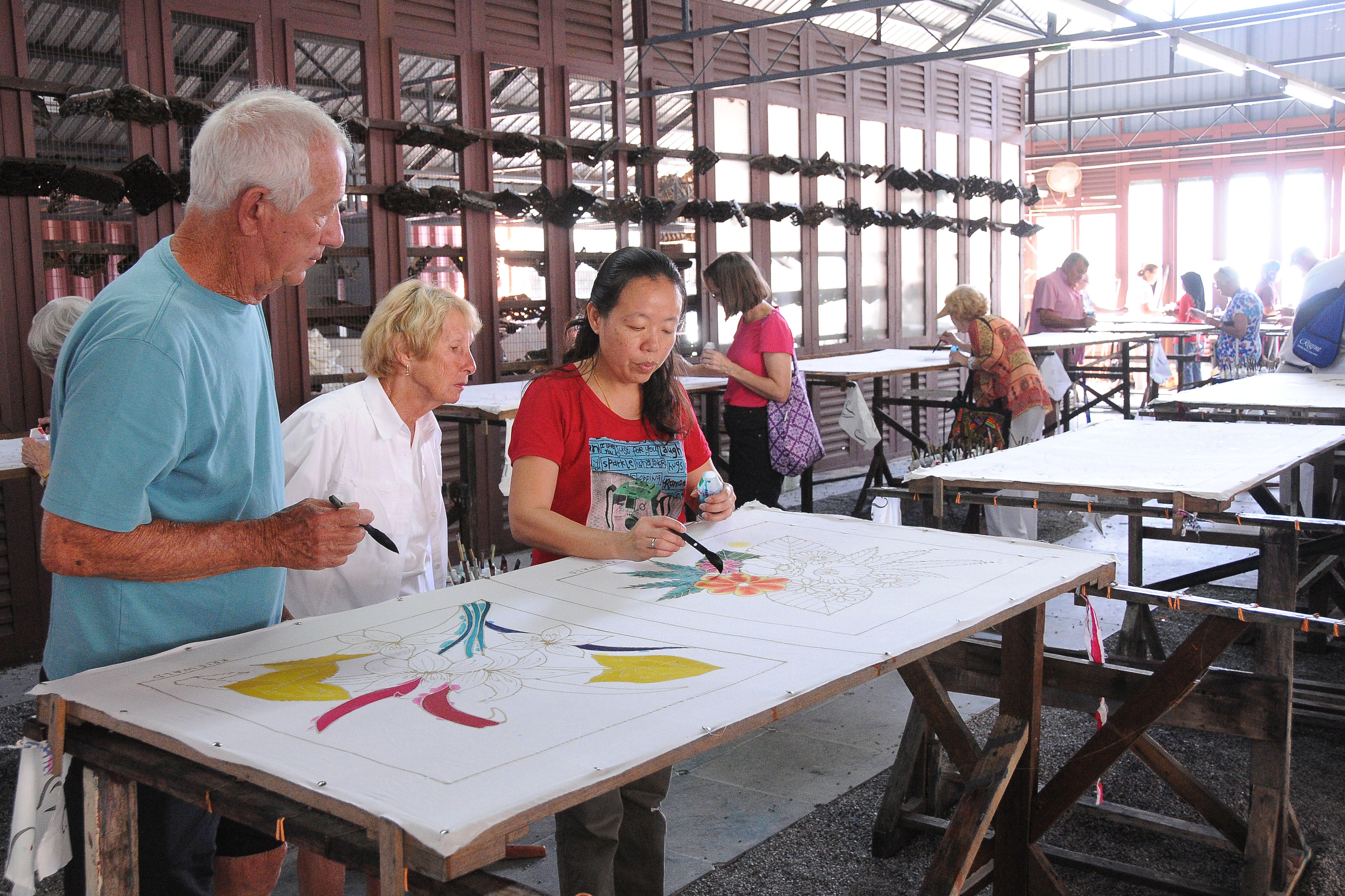https://mdw-travel-data-us-east-1.s3.amazonaws.com/img/country/Malaysia/Penang-Batik-Painting-Village/img_00.jpg