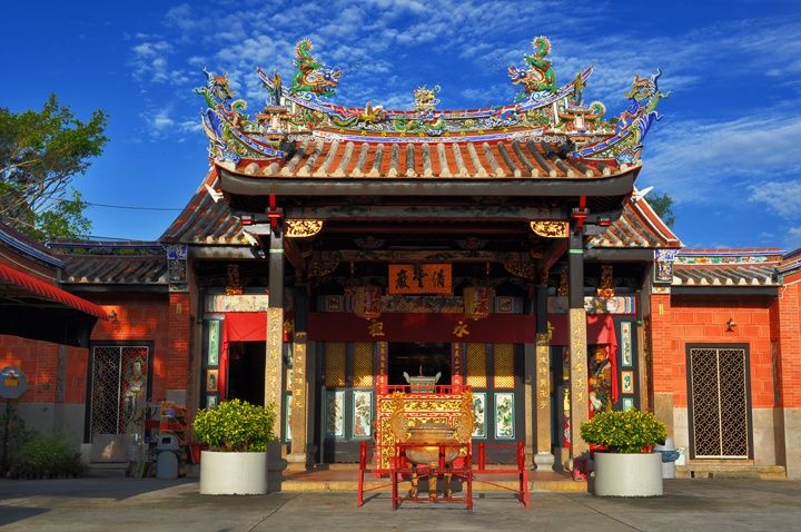 https://mdw-travel-data-us-east-1.s3.amazonaws.com/img/country/Malaysia/Penang-Snake-Temple/img_01.jpg