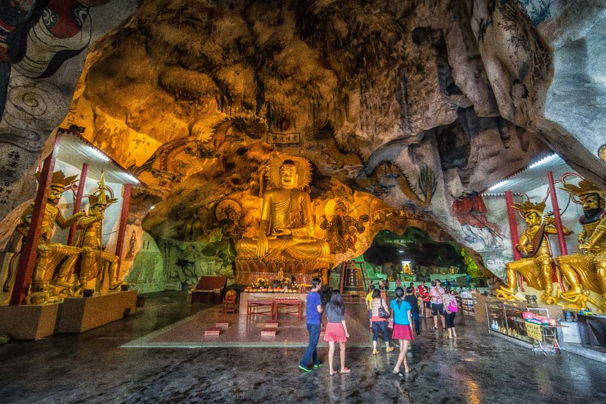 https://mdw-travel-data-us-east-1.s3.amazonaws.com/img/country/Malaysia/Perak-Cave-Temple--Perak-Tong-/img_00.jpg