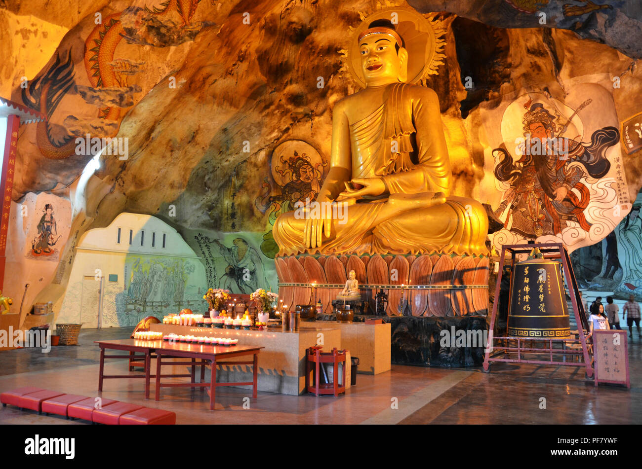 https://mdw-travel-data-us-east-1.s3.amazonaws.com/img/country/Malaysia/Perak-Tong-Cave-Temple/img_01.jpg