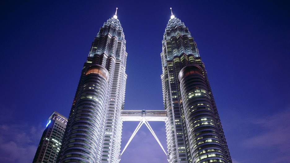 https://mdw-travel-data-us-east-1.s3.amazonaws.com/img/country/Malaysia/Petronas-Twin-Towers/img_00.jpg