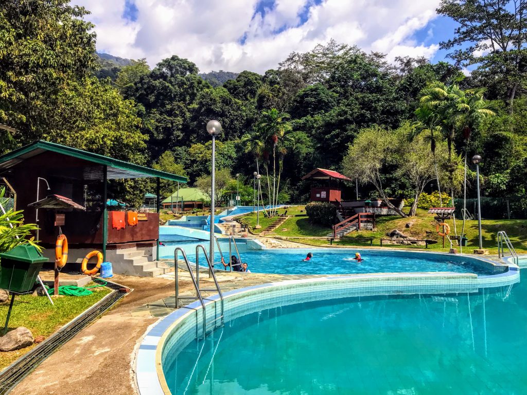https://mdw-travel-data-us-east-1.s3.amazonaws.com/img/country/Malaysia/Poring-Hot-Springs/img_03.jpg