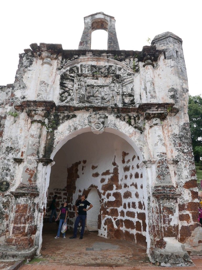 https://mdw-travel-data-us-east-1.s3.amazonaws.com/img/country/Malaysia/Porta-de-Santiago/img_01.jpg