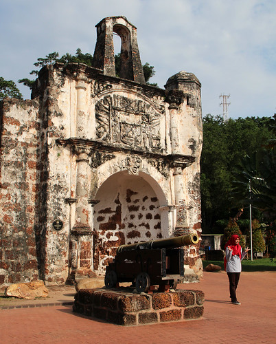 https://mdw-travel-data-us-east-1.s3.amazonaws.com/img/country/Malaysia/Porta-de-Santiago/img_03.jpg