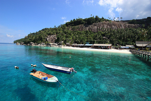 https://mdw-travel-data-us-east-1.s3.amazonaws.com/img/country/Malaysia/Pulau-Dayang-Bunting/img_01.jpg