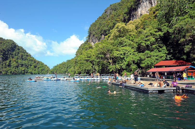 https://mdw-travel-data-us-east-1.s3.amazonaws.com/img/country/Malaysia/Pulau-Dayang-Bunting/img_03.jpg