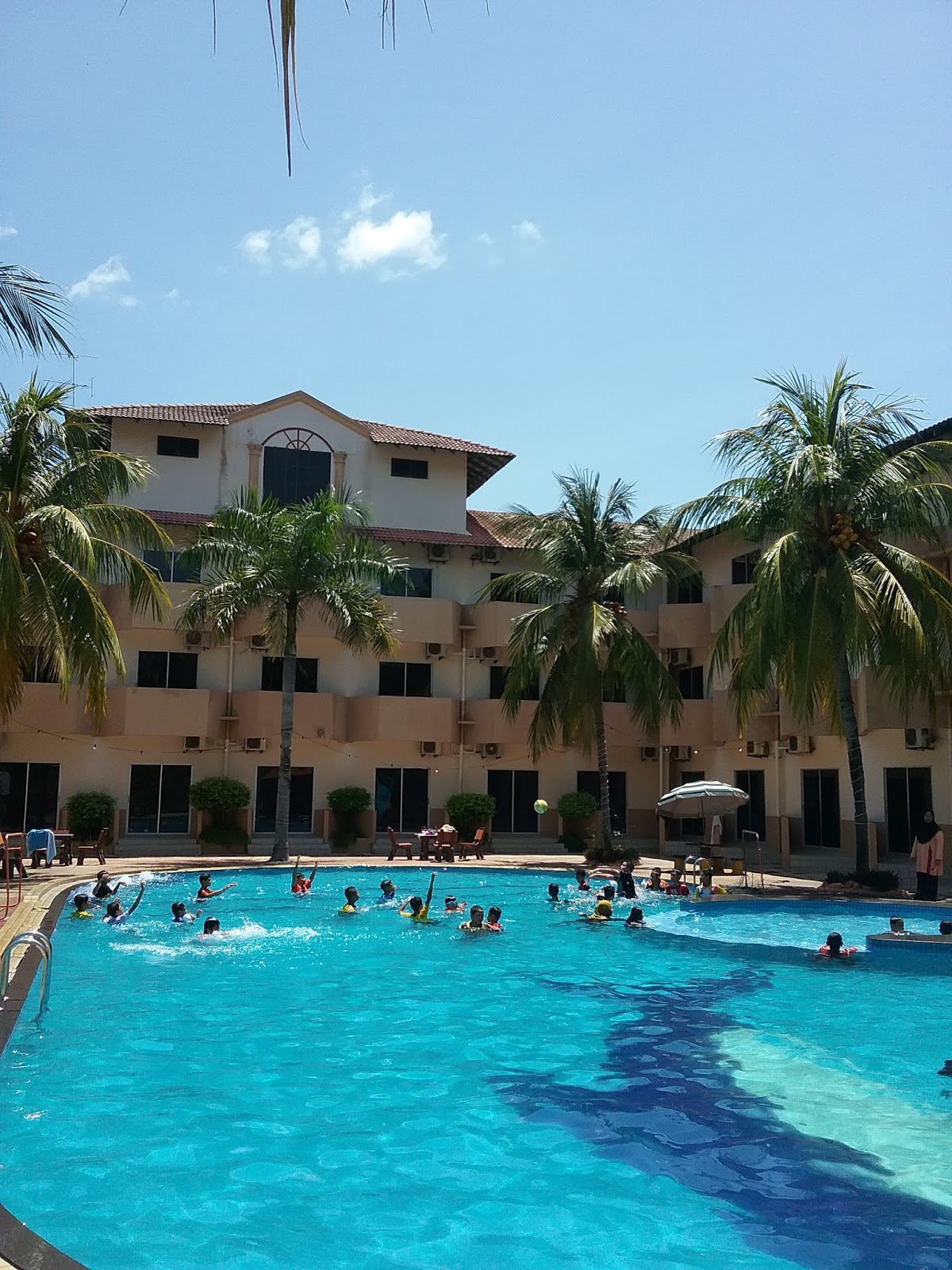 https://mdw-travel-data-us-east-1.s3.amazonaws.com/img/country/Malaysia/Rompin-Beach/img_02.jpg