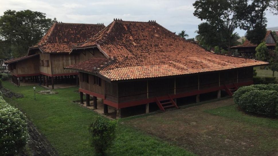 https://mdw-travel-data-us-east-1.s3.amazonaws.com/img/country/Malaysia/Rumah-Limas/img_01.jpg
