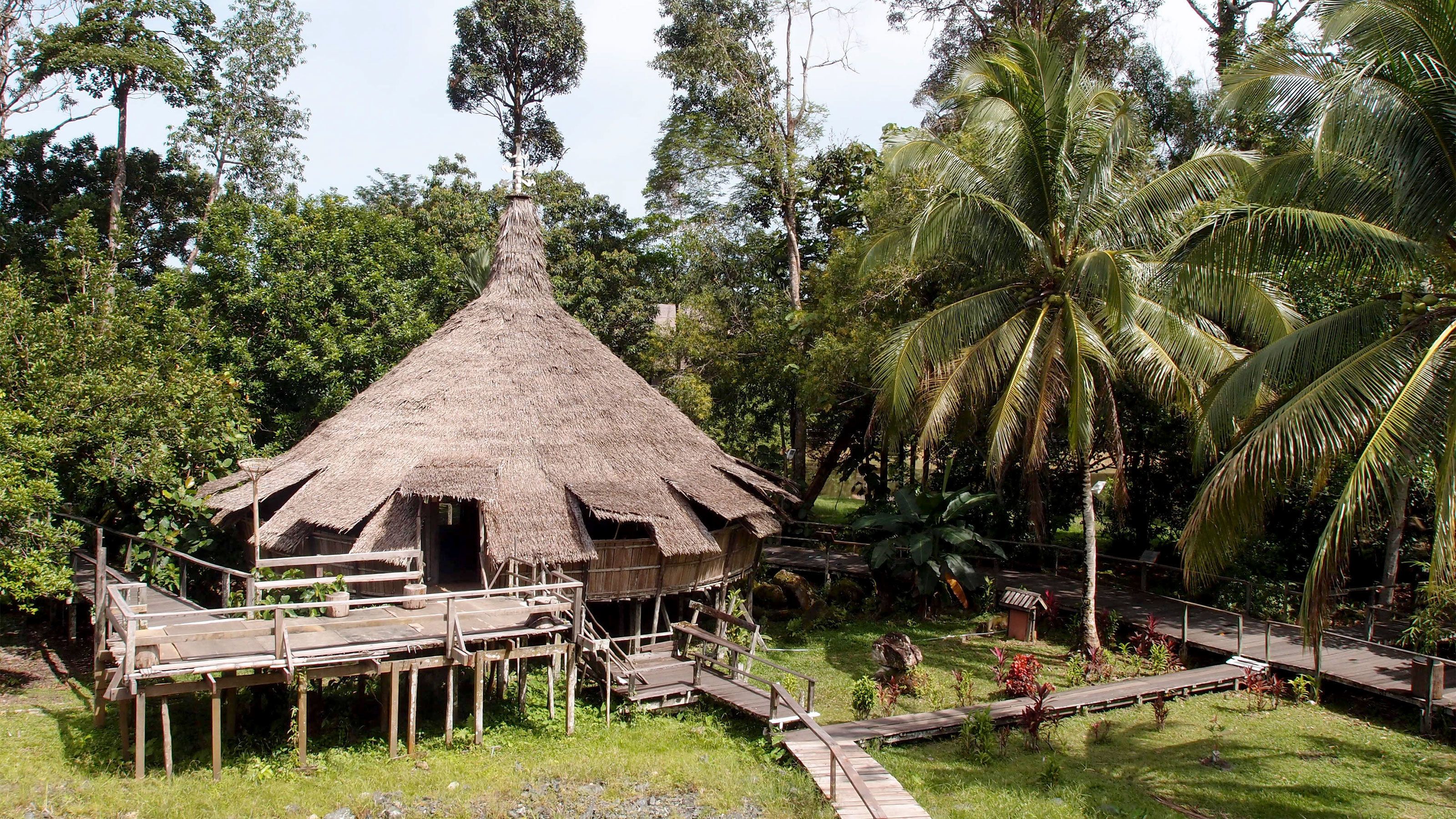 https://mdw-travel-data-us-east-1.s3.amazonaws.com/img/country/Malaysia/Sarawak-Cultural-Village/img_05.jpg