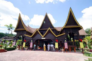 https://mdw-travel-data-us-east-1.s3.amazonaws.com/img/country/Malaysia/Seremban-Cultural-Complex/img_01.jpg