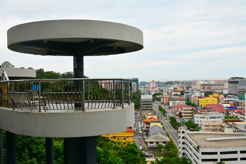 https://mdw-travel-data-us-east-1.s3.amazonaws.com/img/country/Malaysia/Signal-Hill-Observatory-Platform/img_02.jpg