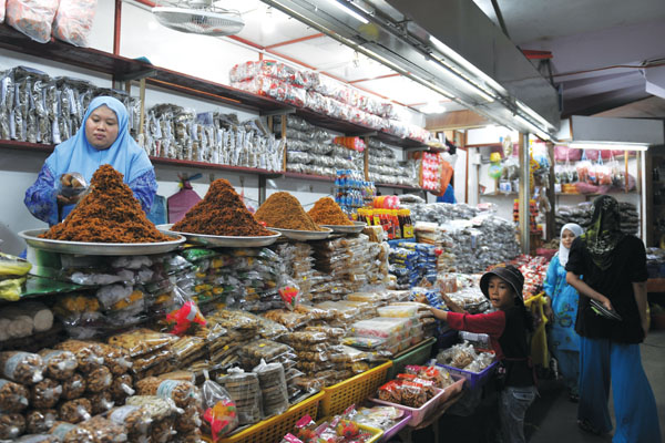 https://mdw-travel-data-us-east-1.s3.amazonaws.com/img/country/Malaysia/Siti-Khadijah-Market/img_01.jpg