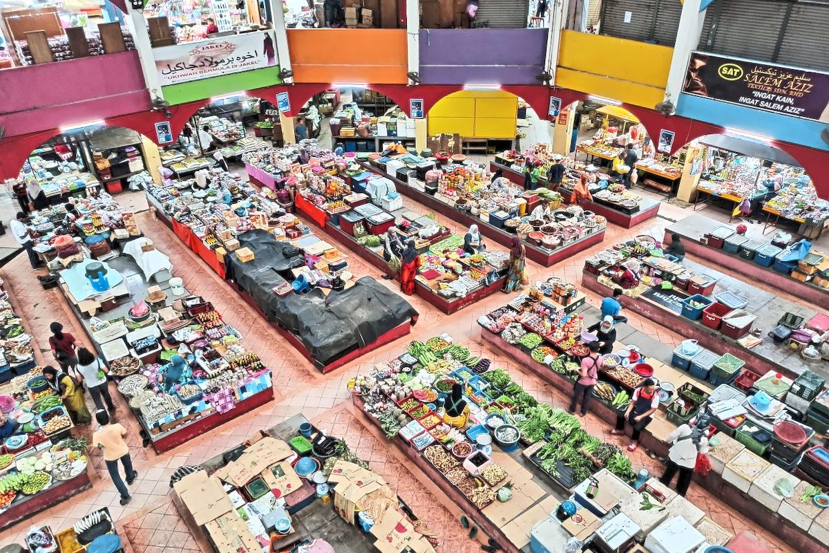 https://mdw-travel-data-us-east-1.s3.amazonaws.com/img/country/Malaysia/Siti-Khadijah-Market/img_03.jpg
