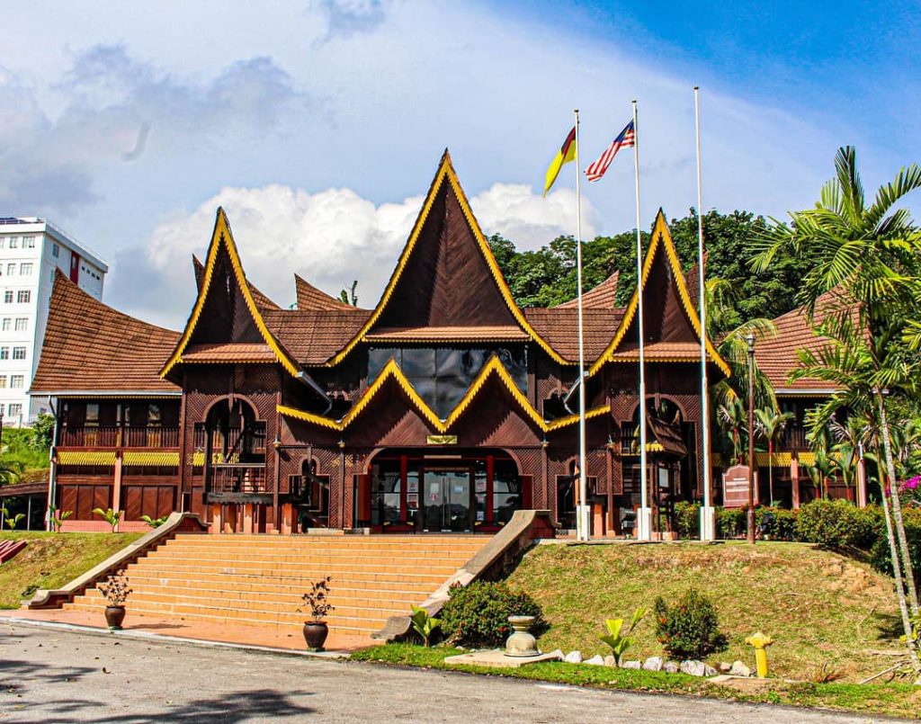 https://mdw-travel-data-us-east-1.s3.amazonaws.com/img/country/Malaysia/State-Library-Negeri-Sembilan/img_00.jpg