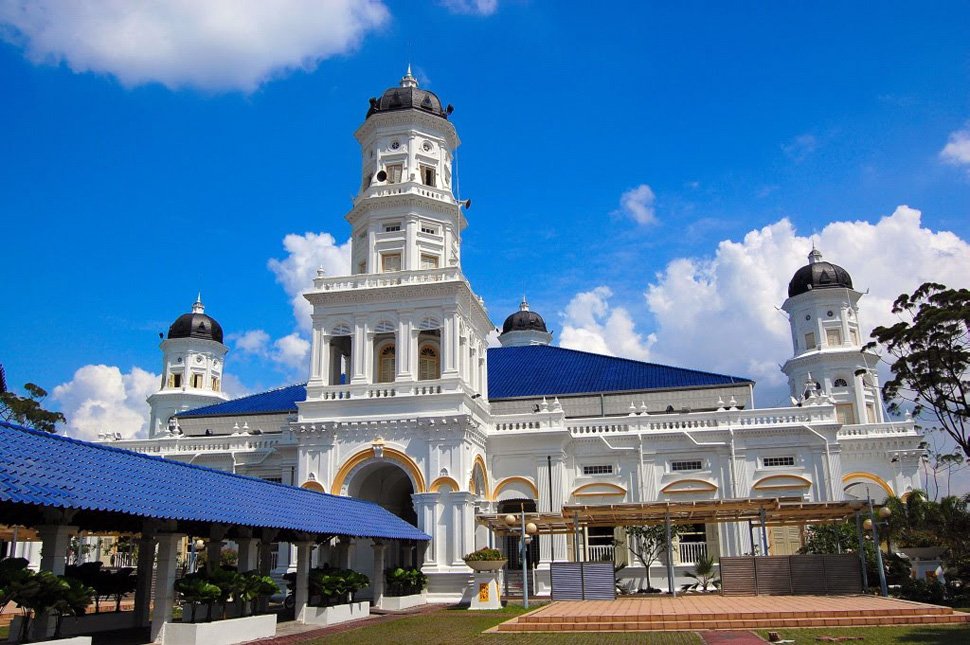https://mdw-travel-data-us-east-1.s3.amazonaws.com/img/country/Malaysia/Sultan-Abu-Bakar-Royal-Palace-Museum/img_02.jpg