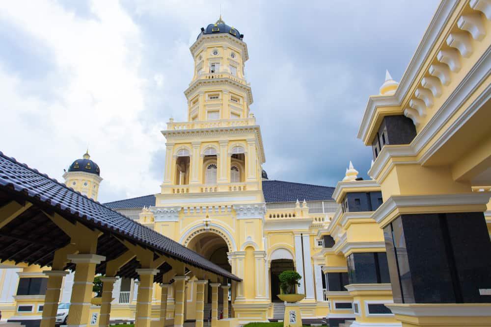 https://mdw-travel-data-us-east-1.s3.amazonaws.com/img/country/Malaysia/Sultan-Abu-Bakar-State-Mosque/img_01.jpg