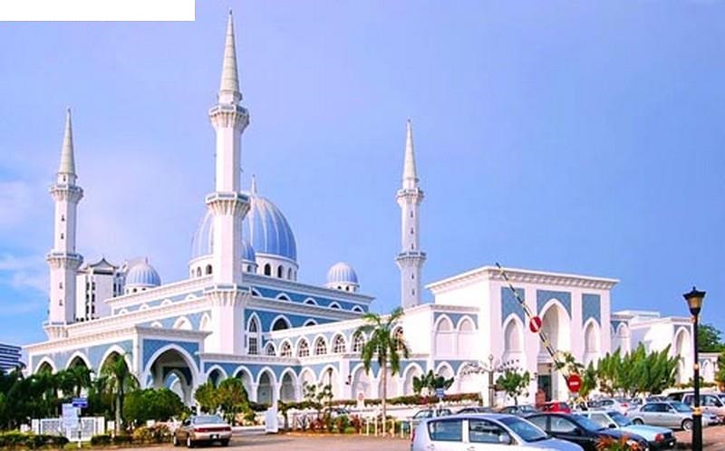 https://mdw-travel-data-us-east-1.s3.amazonaws.com/img/country/Malaysia/Sultan-Ahmad-Shah-State-Mosque/img_00.jpg