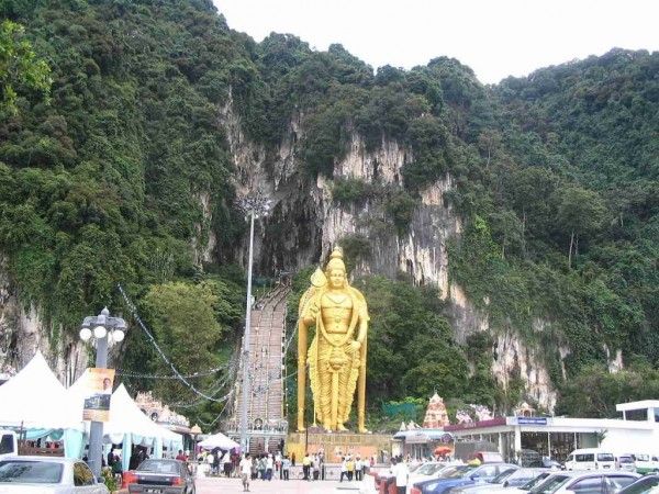https://mdw-travel-data-us-east-1.s3.amazonaws.com/img/country/Malaysia/Sungai-Batu-Caves/img_01.jpg
